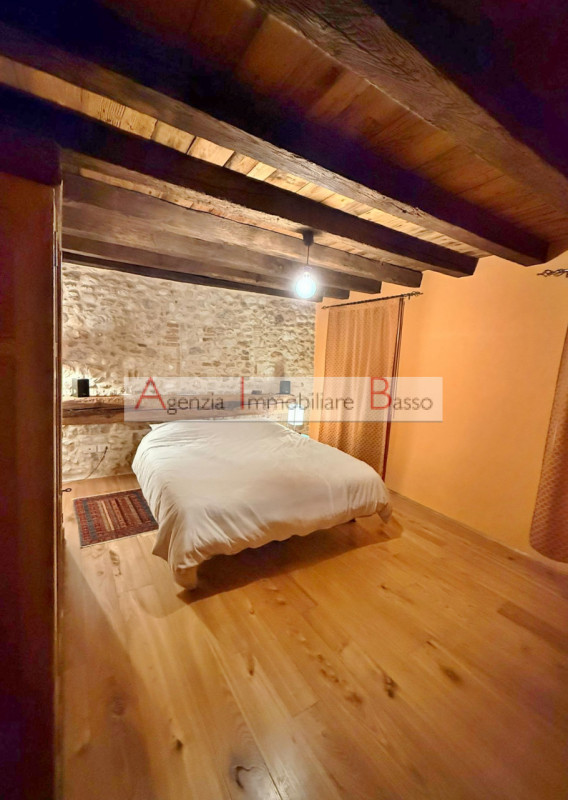 CASTELCUCCO - Proponiamo in vendita un prestigioso rustico casale situato nel signorile contesto ...