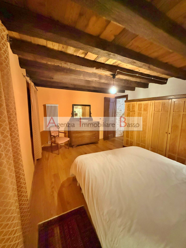 CASTELCUCCO - Proponiamo in vendita un prestigioso rustico casale situato nel signorile contesto ...