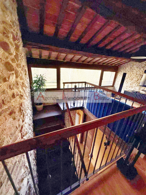 CASTELCUCCO - Proponiamo in vendita un prestigioso rustico casale situato nel signorile contesto ...