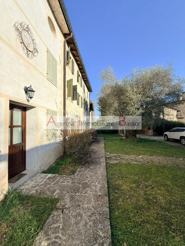 CASTELCUCCO - Proponiamo in vendita un prestigioso rustico casale situato nel signorile contesto ...