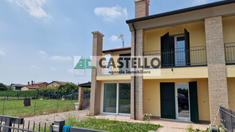 Campodarsego Fiumicello in tranquilla zona residenziale, proponiamo in esclusiva ottima porzione ...