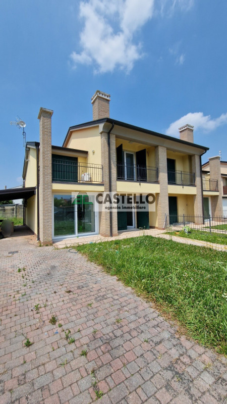 Campodarsego Fiumicello in tranquilla zona residenziale, proponiamo in esclusiva ottima porzione ...