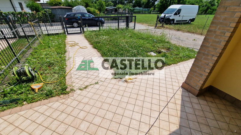 Campodarsego Fiumicello in tranquilla zona residenziale, proponiamo in esclusiva ottima porzione ...
