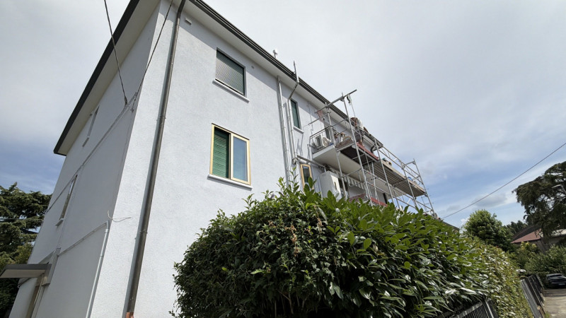 Scopri un'opportunità unica nel cuore di Porta Trento, una delle zone più affascinanti e ricercat...