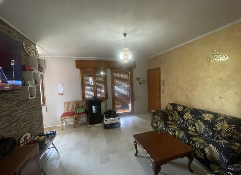 NOSTRA PROPOSTA: vicino al centro di Villa d'Asolo comodo ai servizi siamo a proporre in vendita ...