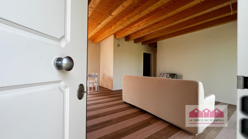 VICENZA: APPARTAMENTO RISTRUTTURATO CON GIARDINO PRIVATO COMPOSTO DA UNA CAMERA DA LETTO, UNA CAB...