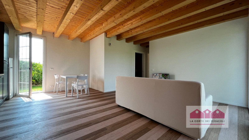 VICENZA: APPARTAMENTO RISTRUTTURATO CON GIARDINO PRIVATO COMPOSTO DA UNA CAMERA DA LETTO, UNA CAB...