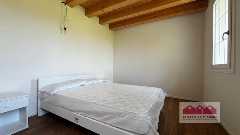 VICENZA: APPARTAMENTO RISTRUTTURATO CON GIARDINO PRIVATO COMPOSTO DA UNA CAMERA DA LETTO, UNA CAB...