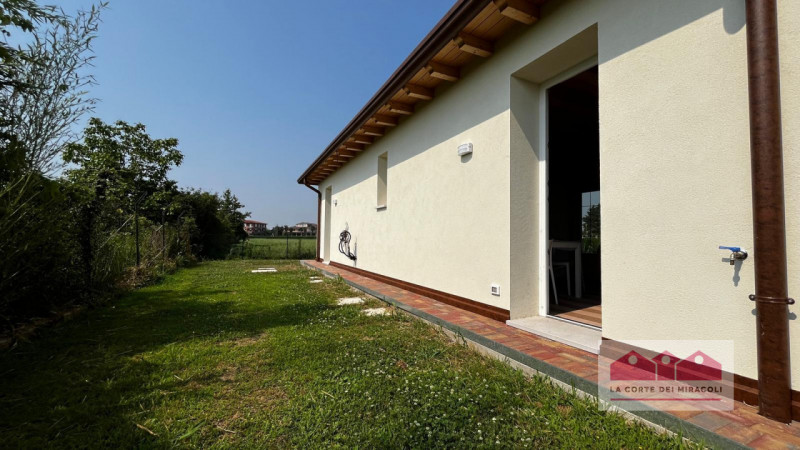 VICENZA: APPARTAMENTO RISTRUTTURATO CON GIARDINO PRIVATO COMPOSTO DA UNA CAMERA DA LETTO, UNA CAB...