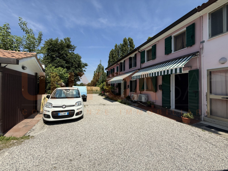 SELVAZZANO - fraz. Tencarola: se sogni una casa dal sapore autentico, immersa nella tranquillità ...