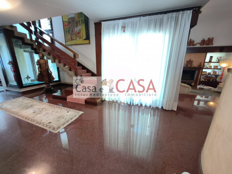 S. DOMENICO: OCCASIONE !!!!!!!!! Bellissima zona molto tranquilla e signorile, l’agenzia C’è Casa...