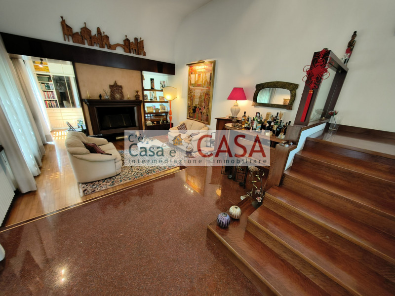 S. DOMENICO: OCCASIONE !!!!!!!!! Bellissima zona molto tranquilla e signorile, l’agenzia C’è Casa...