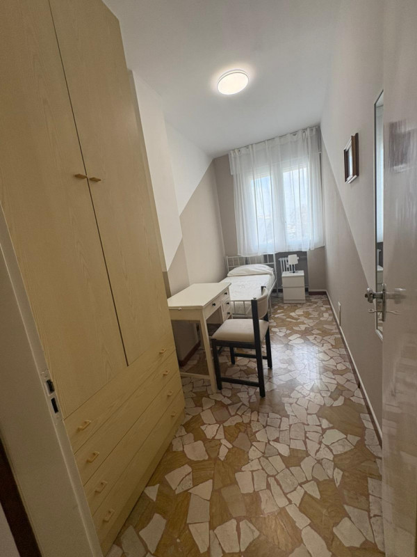 Arcella San Carlo - In posizione comoda ad ogni tipo di servizio, a due passi dalla fermata del t...