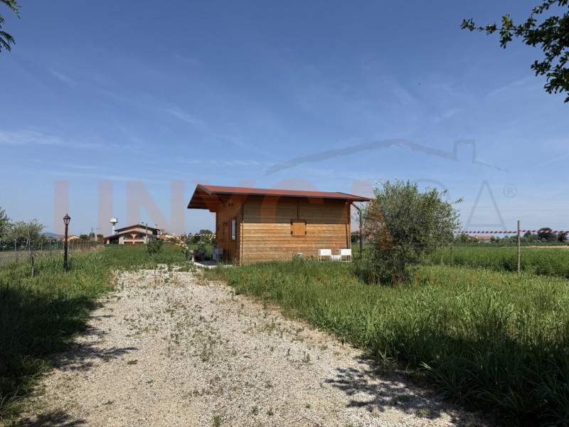 MESTRINO - fraz. Lissaro: se stai cercando uno spazio pratico da destinare a deposito, ricovero a...