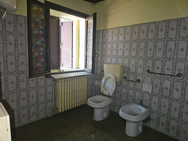 Esclusiva presso la nostra agenzia, proponiamo un affascinante rustico completamente indipendente...