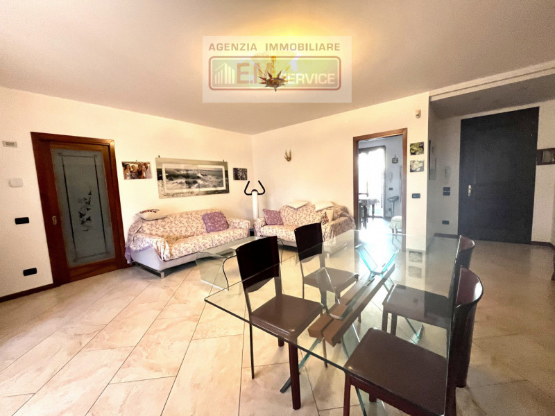 In tranquillo quartiere residenziale caratterizzato da strada chiusa e comodo a tutti i servizi d...