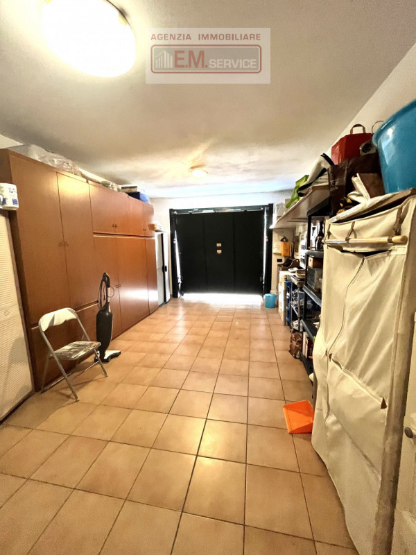 In tranquillo quartiere residenziale caratterizzato da strada chiusa e comodo a tutti i servizi d...