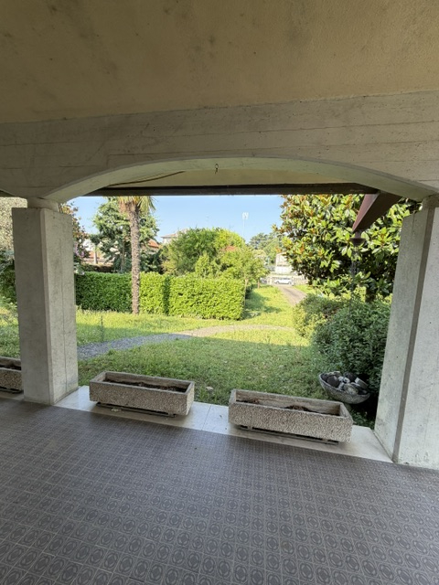 San Pietro di Stra vendesi casa singola degli anni 70 in discreto stato abitativo con giardino di...