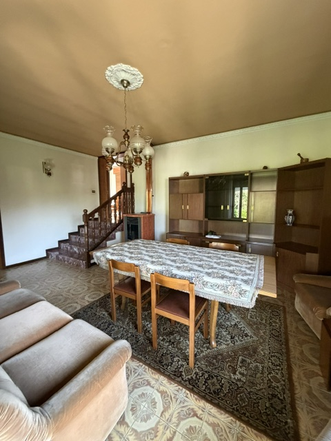 San Pietro di Stra vendesi casa singola degli anni 70 in discreto stato abitativo con giardino di...