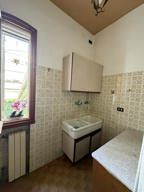 San Pietro di Stra vendesi casa singola degli anni 70 in discreto stato abitativo con giardino di...