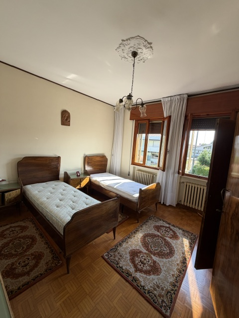 San Pietro di Stra vendesi casa singola degli anni 70 in discreto stato abitativo con giardino di...