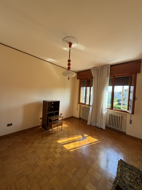 San Pietro di Stra vendesi casa singola degli anni 70 in discreto stato abitativo con giardino di...