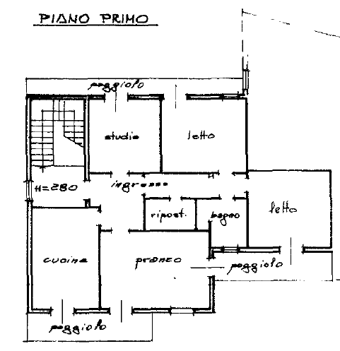 COMPOSIZIONE:
Proponiamo in vendita compendio immobiliare composto da locale commerciale al piano...
