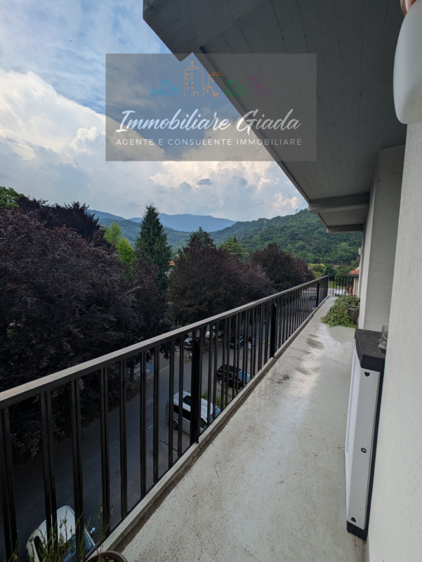 L’IMMOBILIARE GIADA vi propone in vendita questo splendido appartamento di ampie dimensioni situa...