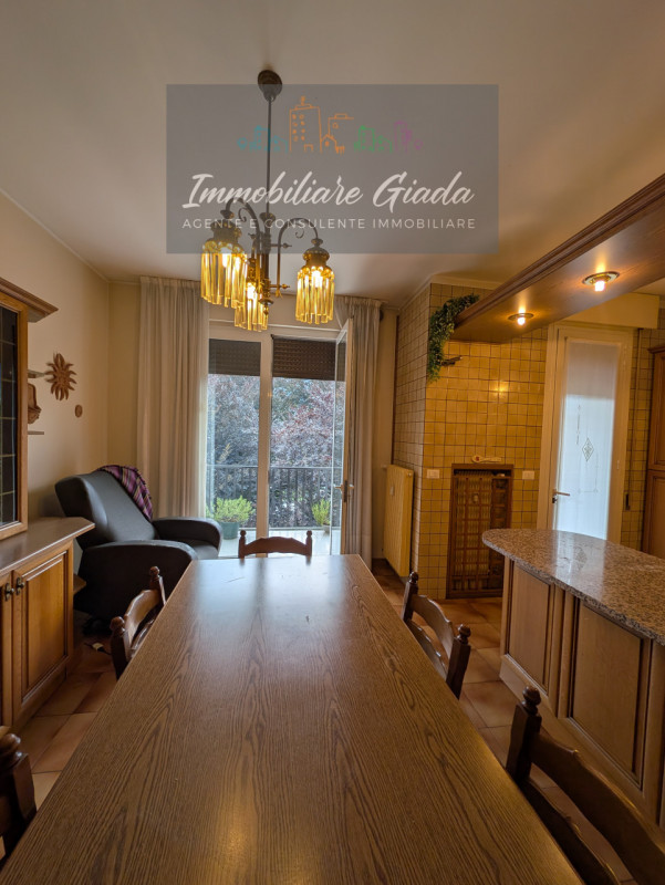 L’IMMOBILIARE GIADA vi propone in vendita questo splendido appartamento di ampie dimensioni situa...