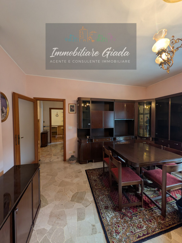 L’IMMOBILIARE GIADA vi propone in vendita questo splendido appartamento di ampie dimensioni situa...