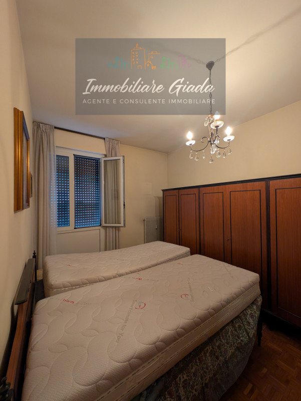 L’IMMOBILIARE GIADA vi propone in vendita questo splendido appartamento di ampie dimensioni situa...