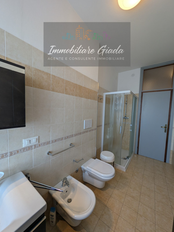 L’IMMOBILIARE GIADA vi propone in vendita questo splendido appartamento di ampie dimensioni situa...