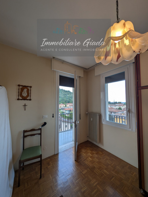 L’IMMOBILIARE GIADA vi propone in vendita questo splendido appartamento di ampie dimensioni situa...