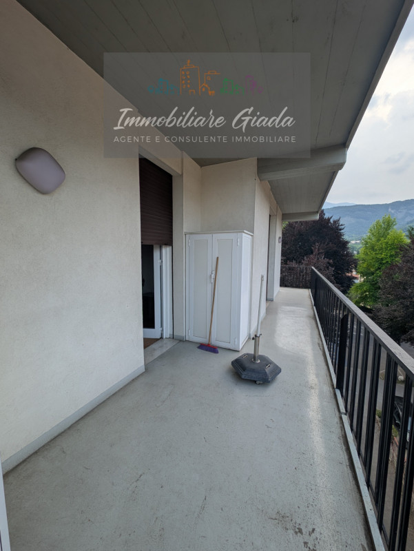 L’IMMOBILIARE GIADA vi propone in vendita questo splendido appartamento di ampie dimensioni situa...