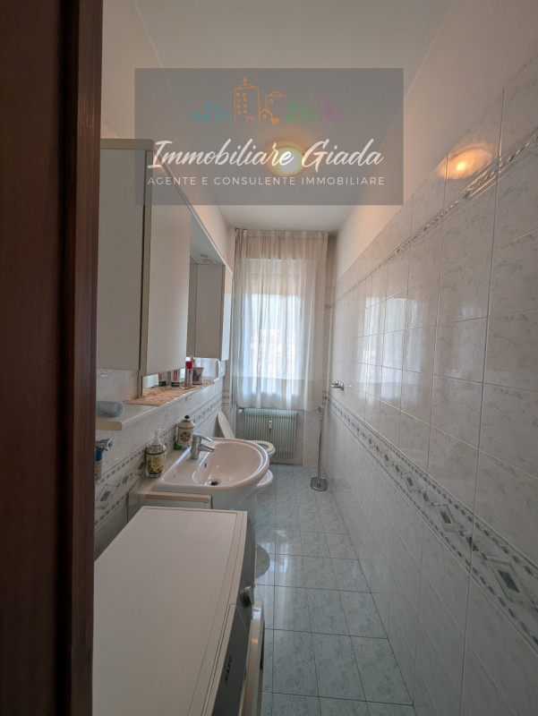 L’IMMOBILIARE GIADA vi propone in vendita questo splendido appartamento di ampie dimensioni situa...