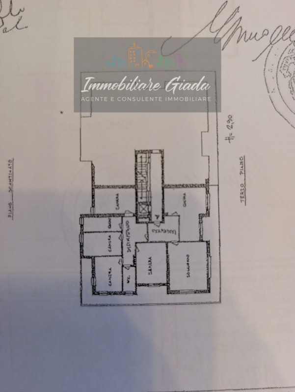 L’IMMOBILIARE GIADA vi propone in vendita questo splendido appartamento di ampie dimensioni situa...