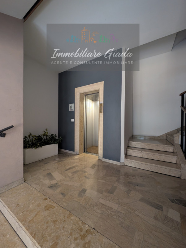 L’IMMOBILIARE GIADA vi propone in vendita questo splendido appartamento di ampie dimensioni situa...