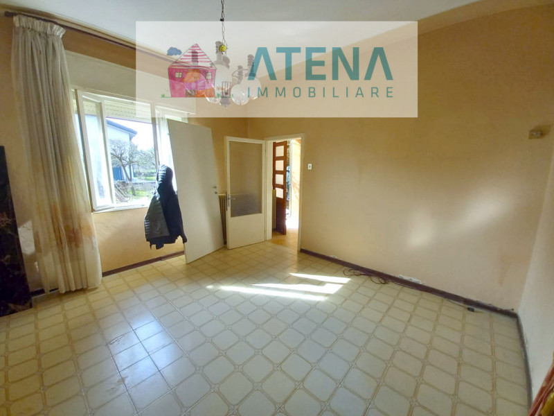 rif. 26627

PADOVA -  CHIESANUOVA
CASA DA RISTRUTTURARE SENZA MEDIAZIONE

In via tranquilla e ris...