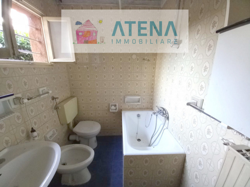 rif. 26627

PADOVA -  CHIESANUOVA
CASA DA RISTRUTTURARE SENZA MEDIAZIONE

In via tranquilla e ris...