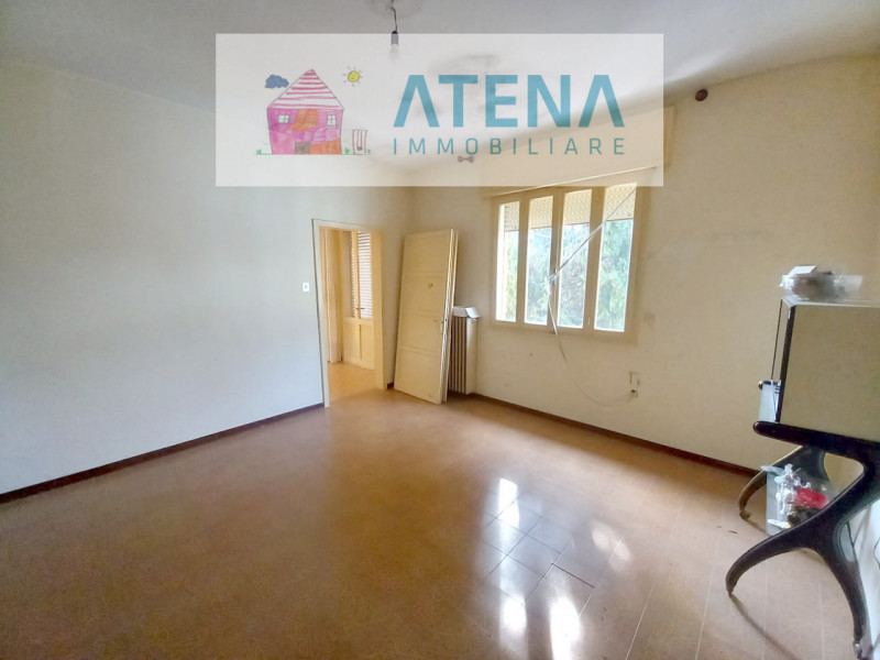 rif. 26627

PADOVA -  CHIESANUOVA
CASA DA RISTRUTTURARE SENZA MEDIAZIONE

In via tranquilla e ris...
