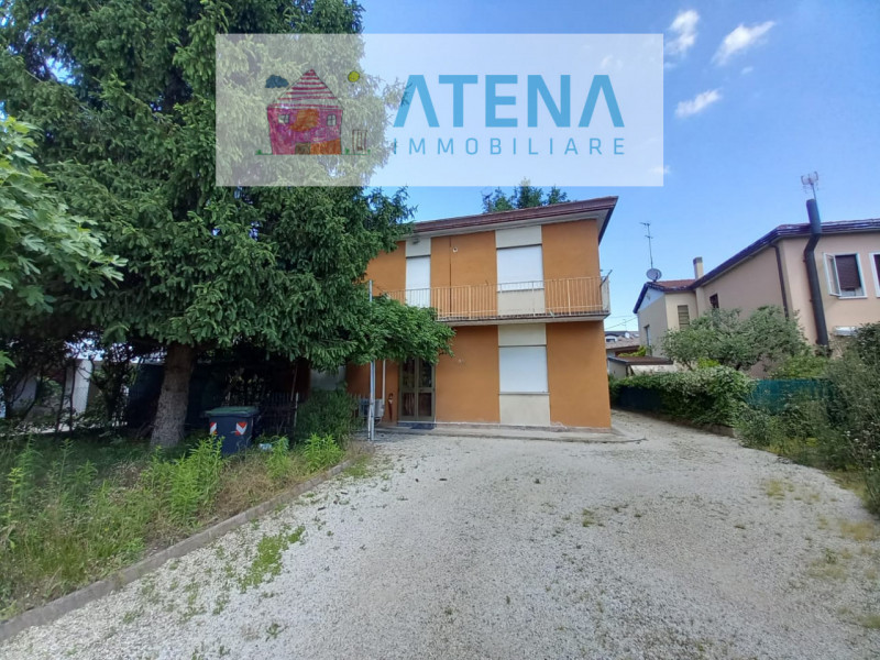 rif. 26627

PADOVA -  CHIESANUOVA
CASA DA RISTRUTTURARE SENZA MEDIAZIONE

In via tranquilla e ris...