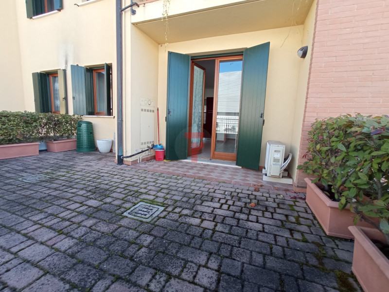 Villanova di Camposampiero - Centro paese. Zona comoda a servizi del paese e strategica per la vi...