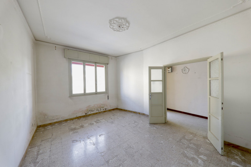 COMPOSIZIONE:
Proponiamo in vendita villetta a schiera su due livelli. Al piano terra ampio soggi...