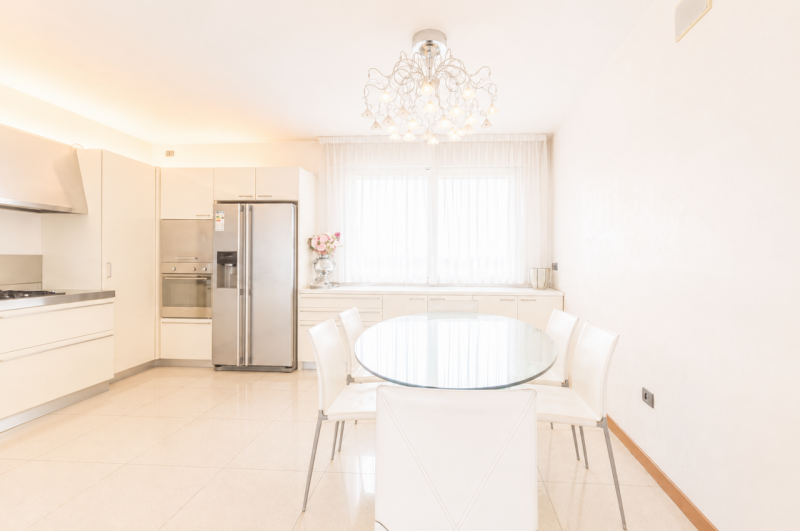 Prestigioso attico duplex dagli spazi introvabili, una residenza esclusiva dove luce, privacy e g...