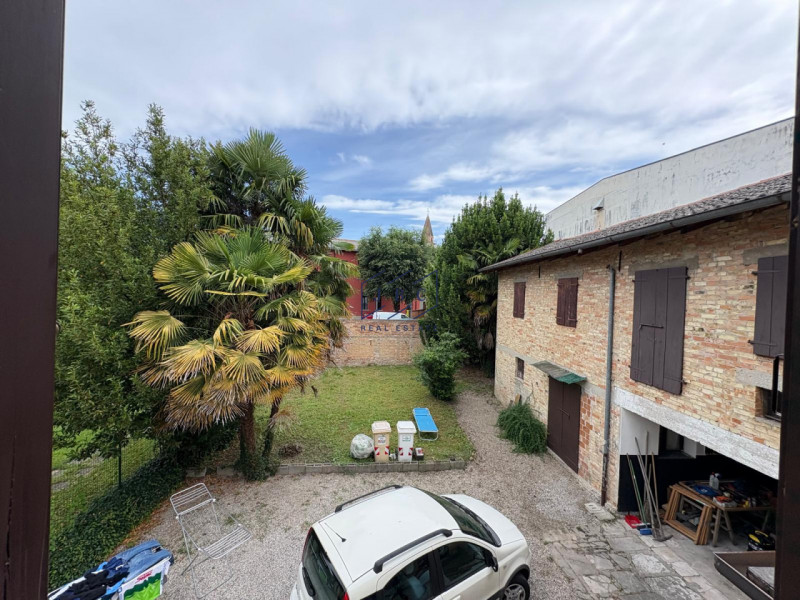 FOSSALTA DI PORTOGRUARO - Venezia
Proponiamo in vendita esclusiva una casa singola terratetto deg...
