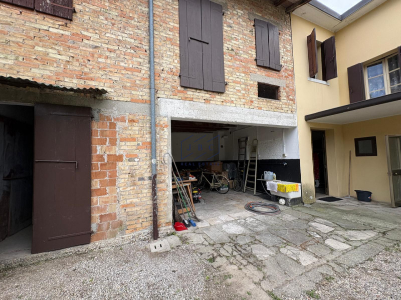 FOSSALTA DI PORTOGRUARO - Venezia
Proponiamo in vendita esclusiva una casa singola terratetto deg...