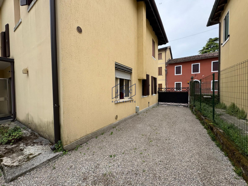 FOSSALTA DI PORTOGRUARO - Venezia
Proponiamo in vendita esclusiva una casa singola terratetto deg...