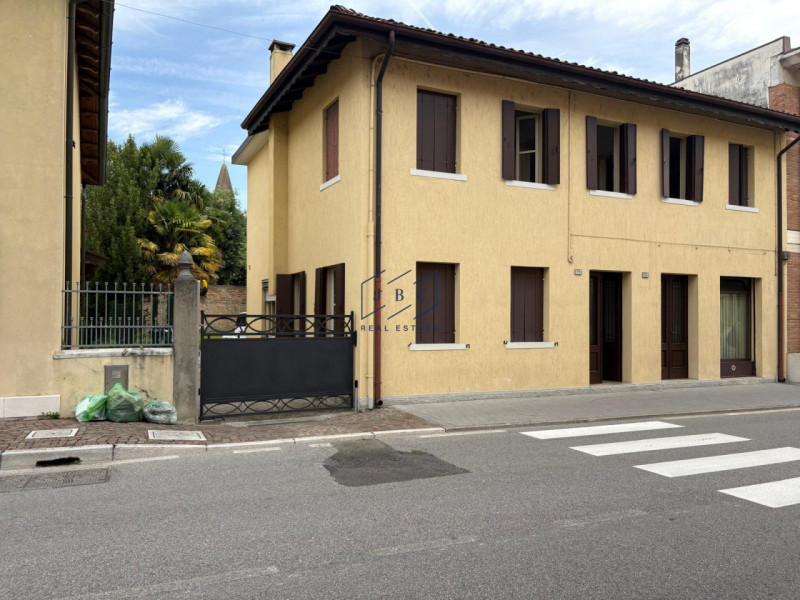 FOSSALTA DI PORTOGRUARO - Venezia
Proponiamo in vendita esclusiva una casa singola terratetto deg...