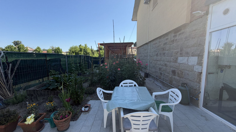 In una zona tranquilla e ben servita di Cadoneghe, proponiamo in vendita una splendida villetta a...