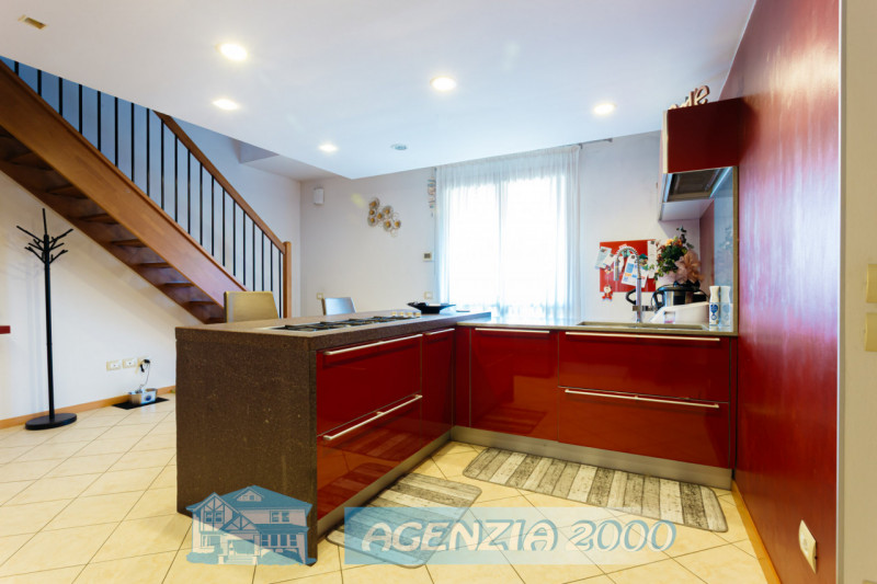 A CONSELVE BELLISSIMO APPARTAMENTO !!! CURATISSIMO CON TRAVI A VISTA IN LEGNO !!! VIENI A VEDERLO...